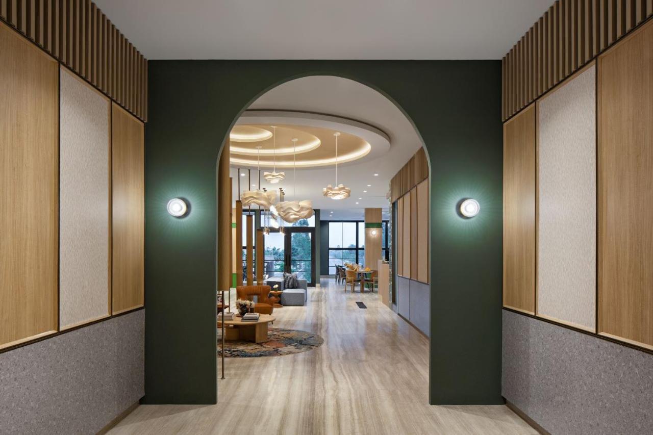 Maxonehotels At Kota Harapan Indah-Бекаси Экстерьер фото